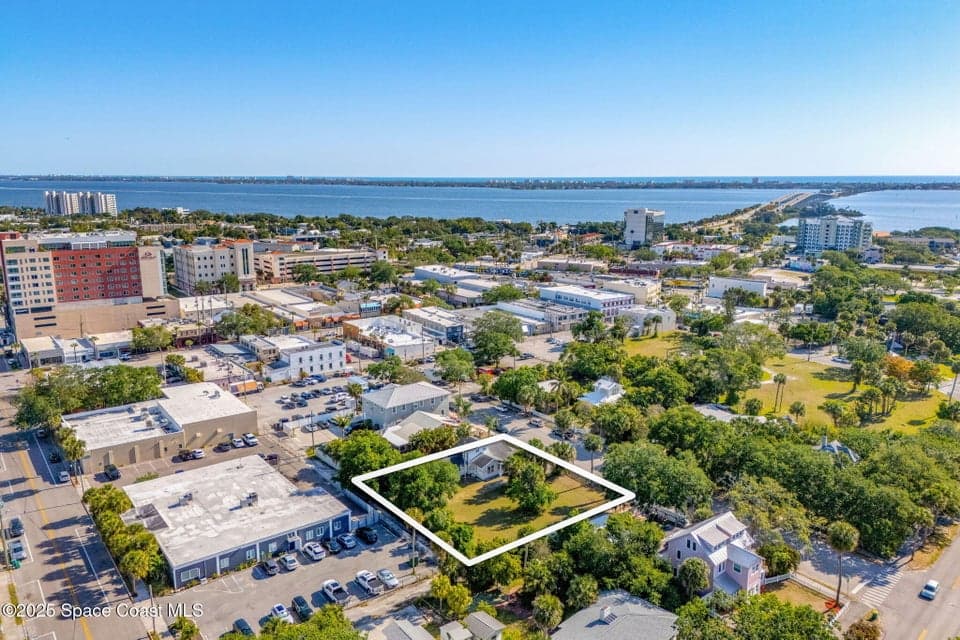 2106 Vernon Place, Melbourne, FL 32901 photo 2