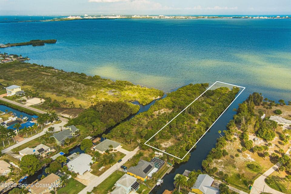 2437 Yount Drive, Merritt Island, FL 32952 photo 2