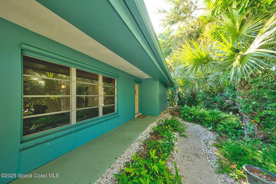 6545 Floridana Avenue, Melbourne Beach, FL 32951 photo 2
