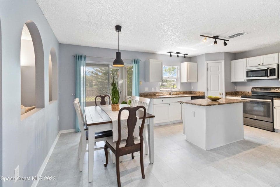 1531 Vista Lake Circle, Melbourne, FL 32904 photo 2