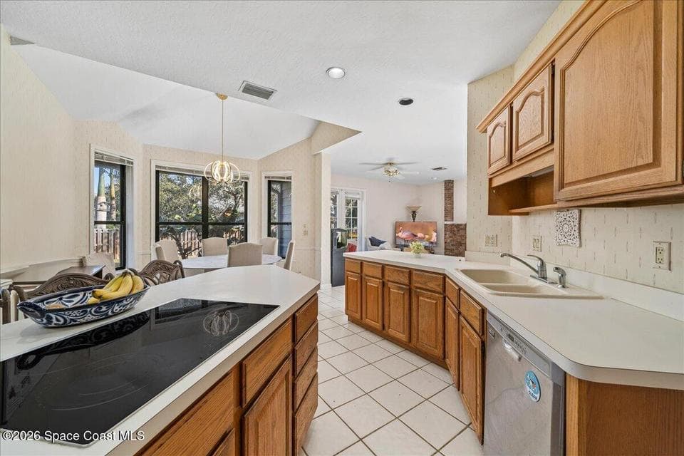 594 Hummingbird Drive, Indialantic, FL 32903 photo 6