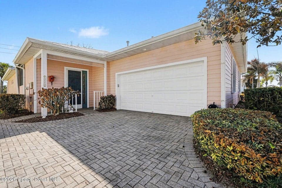 4220 Alamanda Key Drive, Melbourne, FL 32901 photo 2