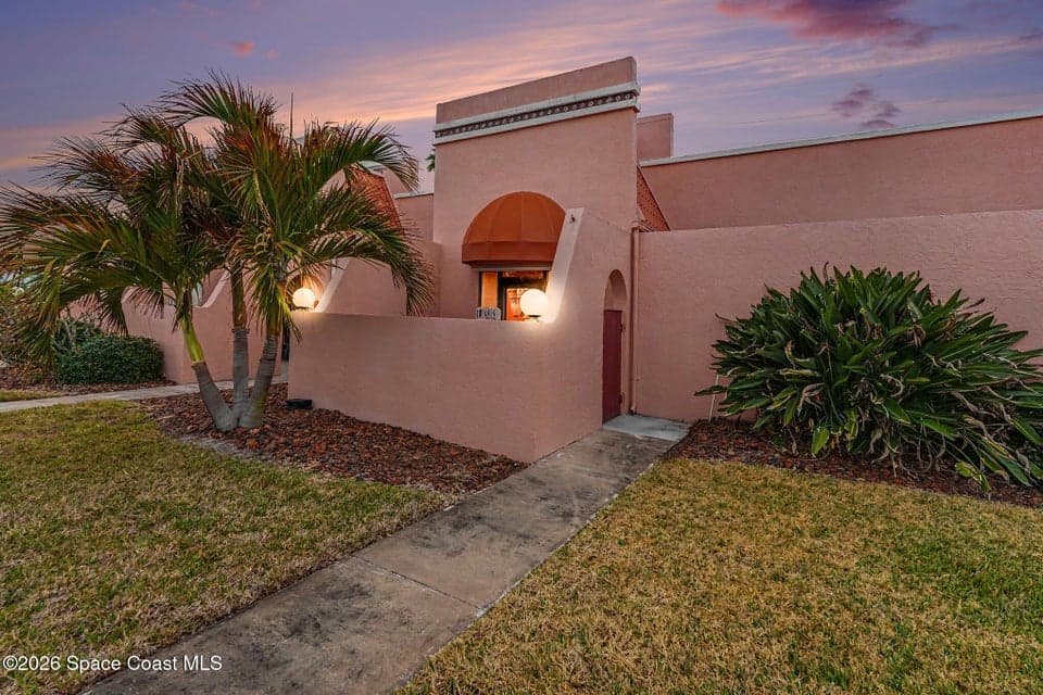 756 S Orlando Avenue 106, Cocoa Beach, FL 32931
