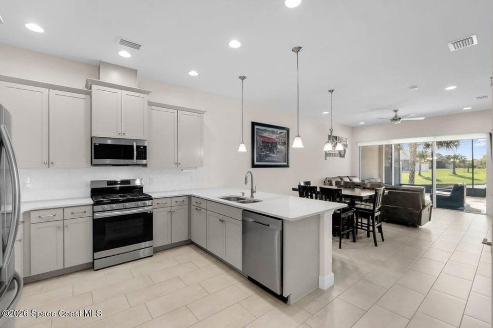 Condo for sale at 8124 Cache Creek Lane, Melbourne, FL 32940 – 3 bed, 2 bath, photo 4