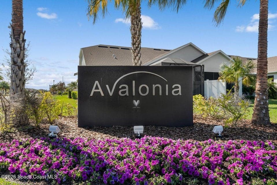 Condo for sale at 8124 Cache Creek Lane, Melbourne, FL 32940 – 3 bed, 2 bath, photo 2