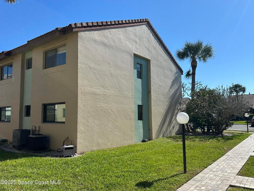 1145 N Shannon Avenue 16, Indialantic, FL 32903 photo 4