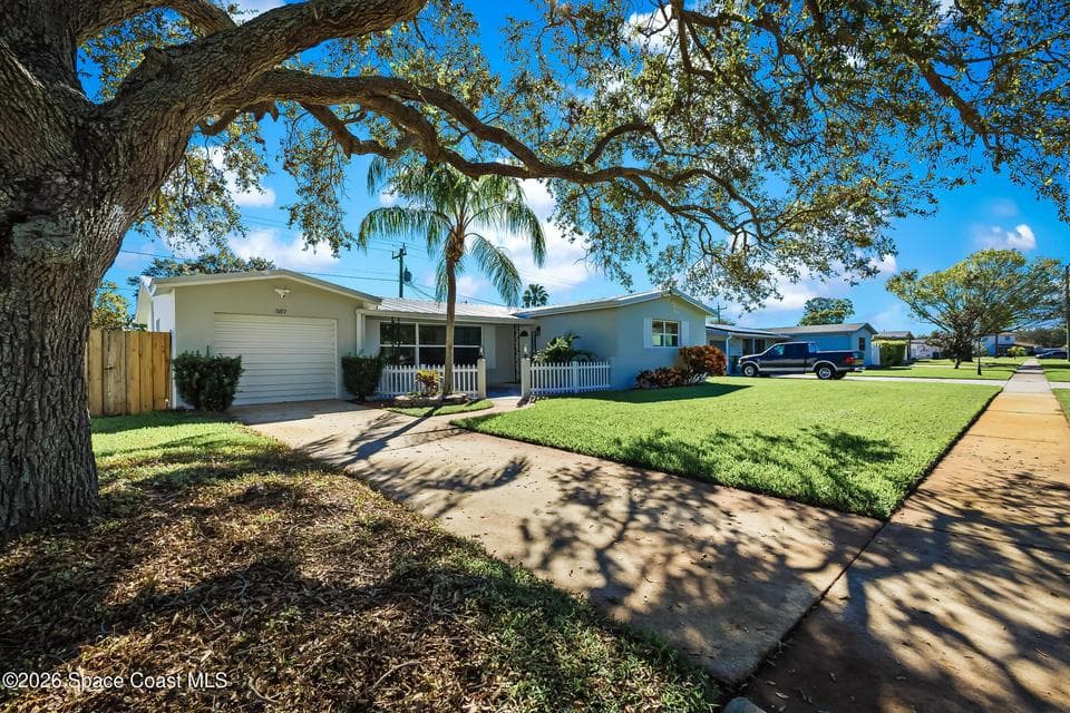 557 Ixora Drive, Melbourne, FL 32935 photo 2