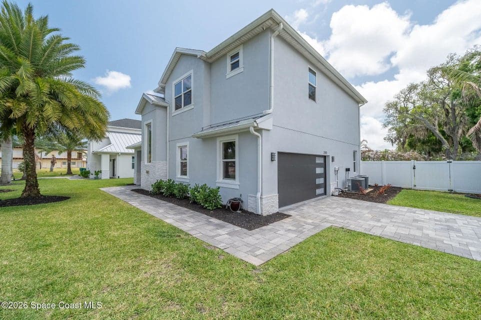 2093 Greenway Drive, Melbourne, FL 32901 photo 3