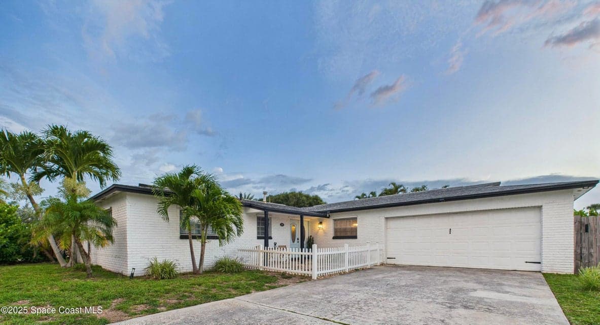 929 Bluewater Drive, Indian Harbour Beach, FL 32937 photo 2