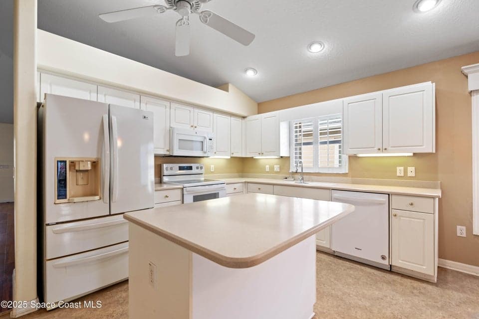 741 Indian Oaks Drive, Melbourne, FL 32901 photo 4