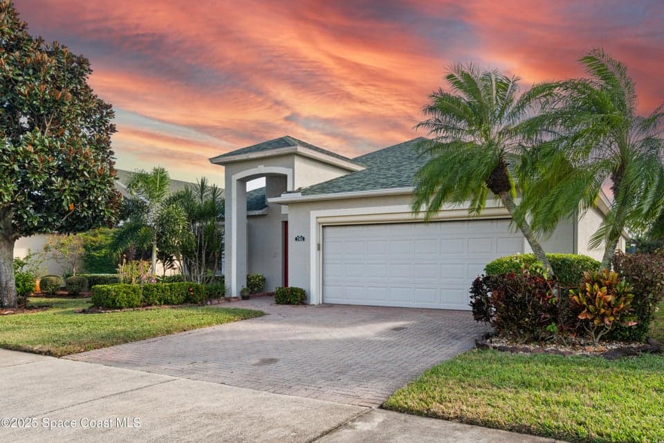 741 Indian Oaks Drive, Melbourne, FL 32901 photo 2