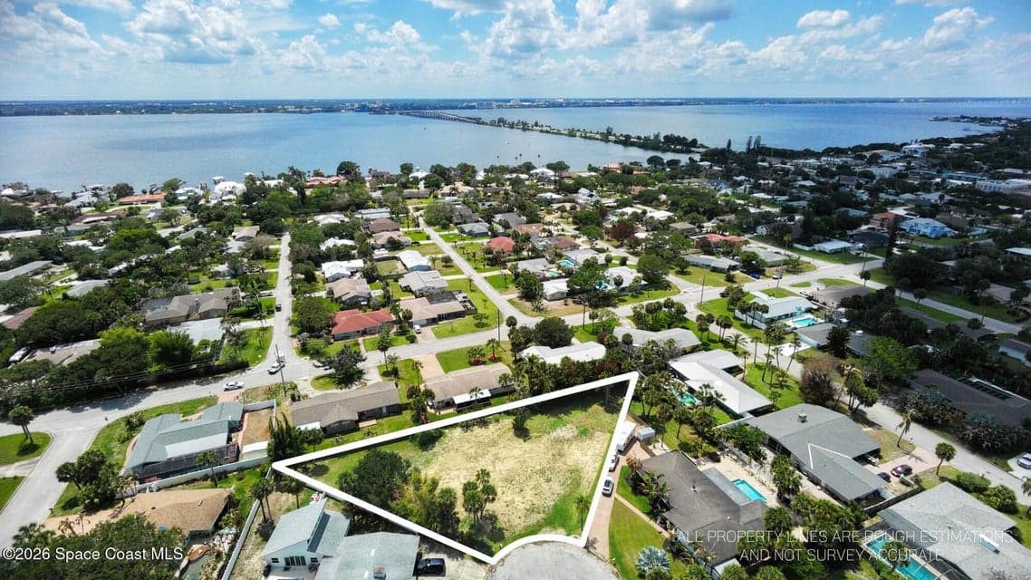 320 Palm Court, Indialantic, FL 32903 photo 2