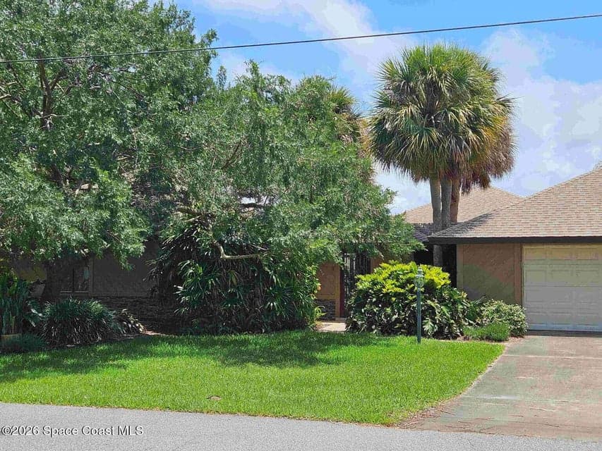 425 Arrowhead Lane, Melbourne Beach, FL 32951 photo 2