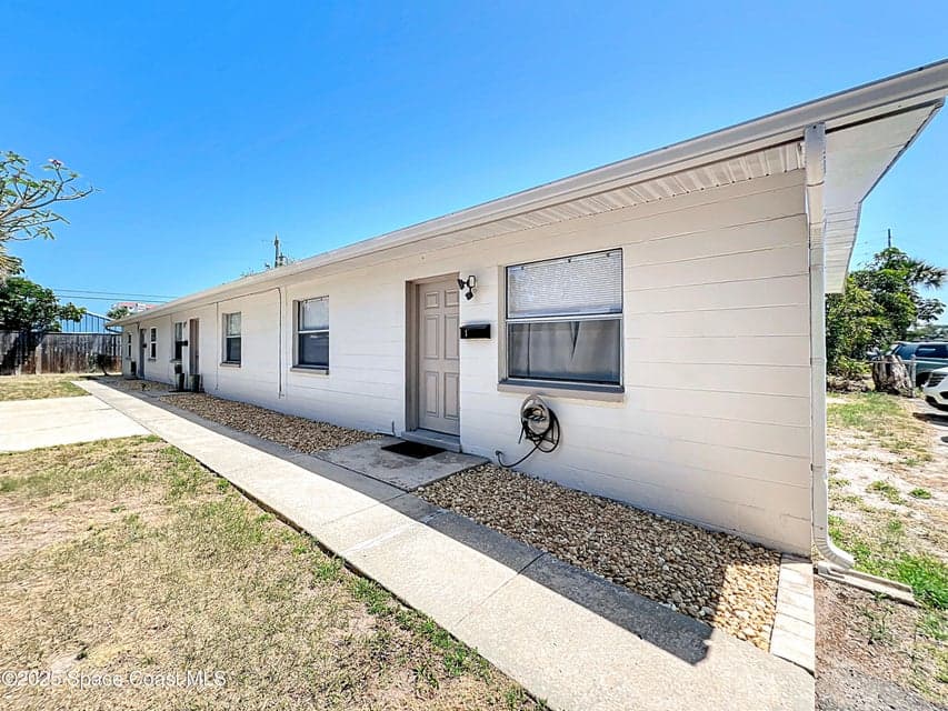 335 N Brevard Avenue, Cocoa Beach, FL 32931 photo 4