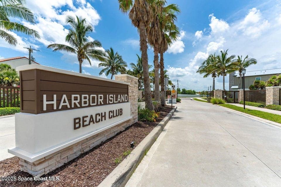 3031 Hafen Lane 205, Melbourne Beach, FL 32951 photo 2