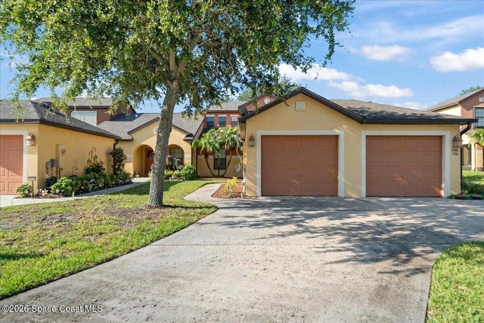990 Luminary Circle 105, Melbourne, FL 32901 photo 3