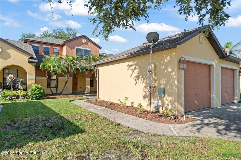 990 Luminary Circle 105, Melbourne, FL 32901 photo 2