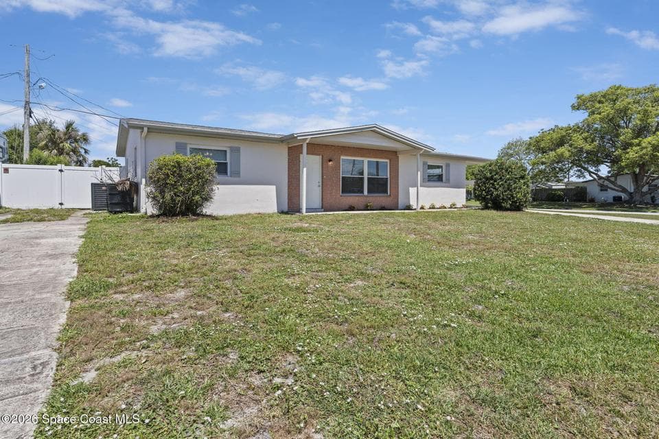 676 Ixora Drive, Melbourne, FL 32935