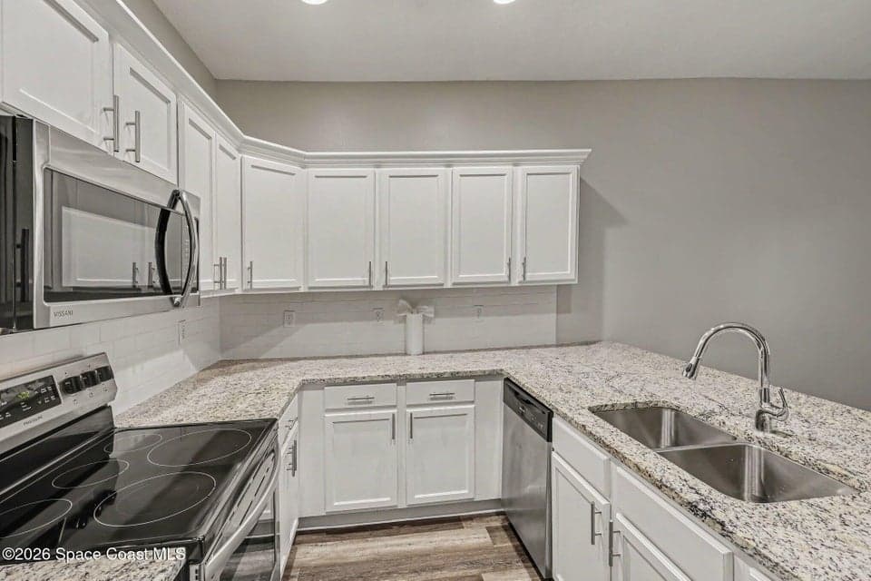 1030 Venetian Drive 103, Melbourne, FL 32904 photo 5