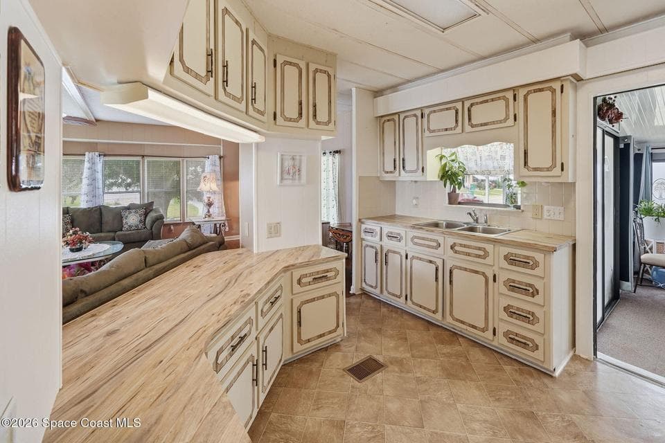 511 Jennifer Circle, Melbourne, FL 32904 photo 4