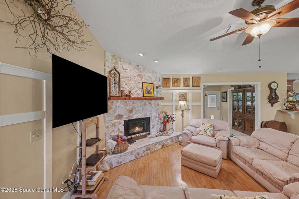 1810 Whispering Oaks Circle, Melbourne, FL 32934 photo 3