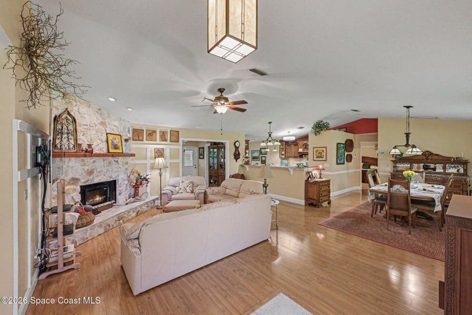 1810 Whispering Oaks Circle, Melbourne, FL 32934 photo 2