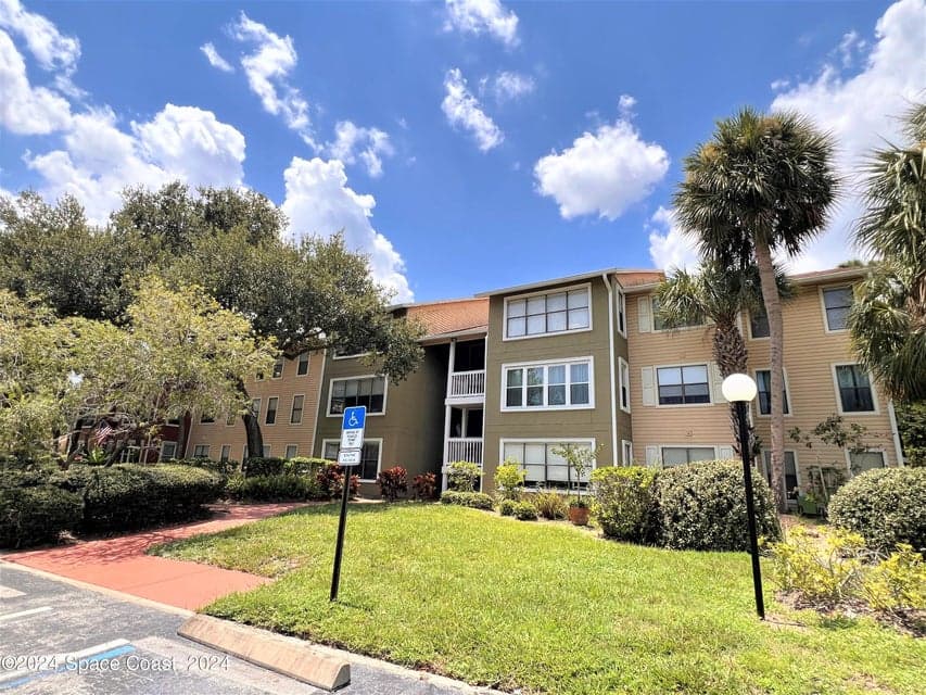225 S Tropical Trail 124, Merritt Island, FL 32952