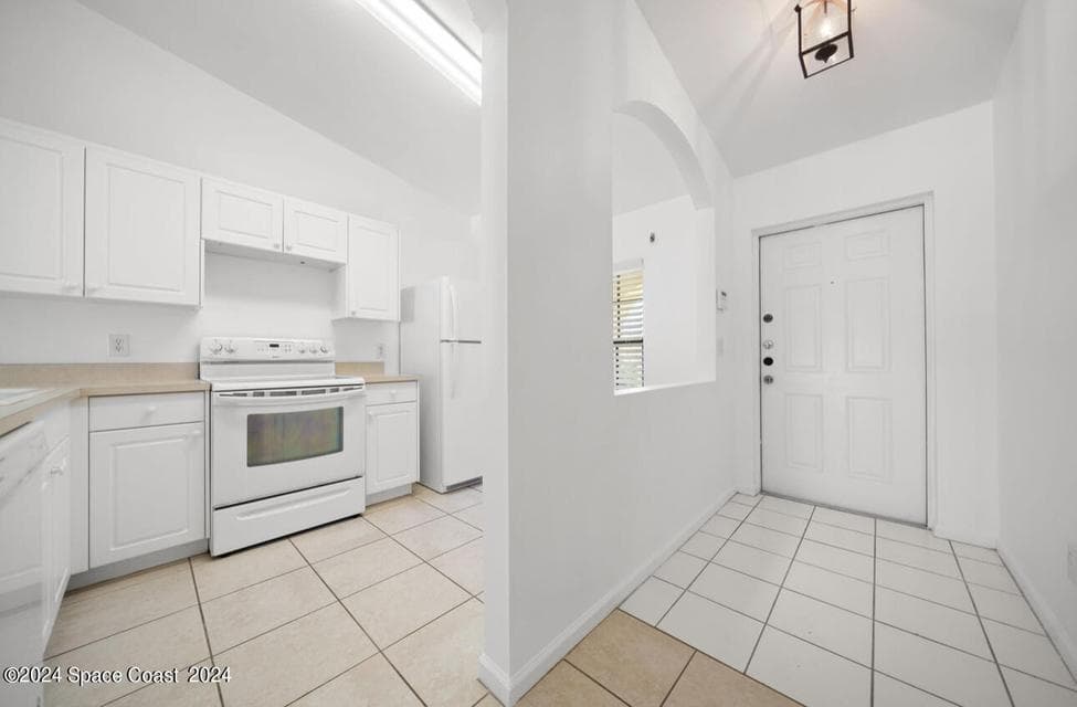 1100 Luminary Circle 106, Melbourne, FL 32901 photo 2