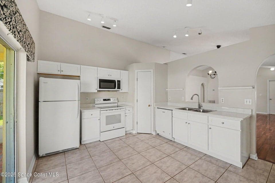 2824 Maderia Circle, Melbourne, FL 32935 photo 2