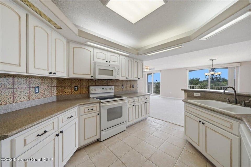 820 Del Rio Way 301, Merritt Island, FL 32953 photo 2