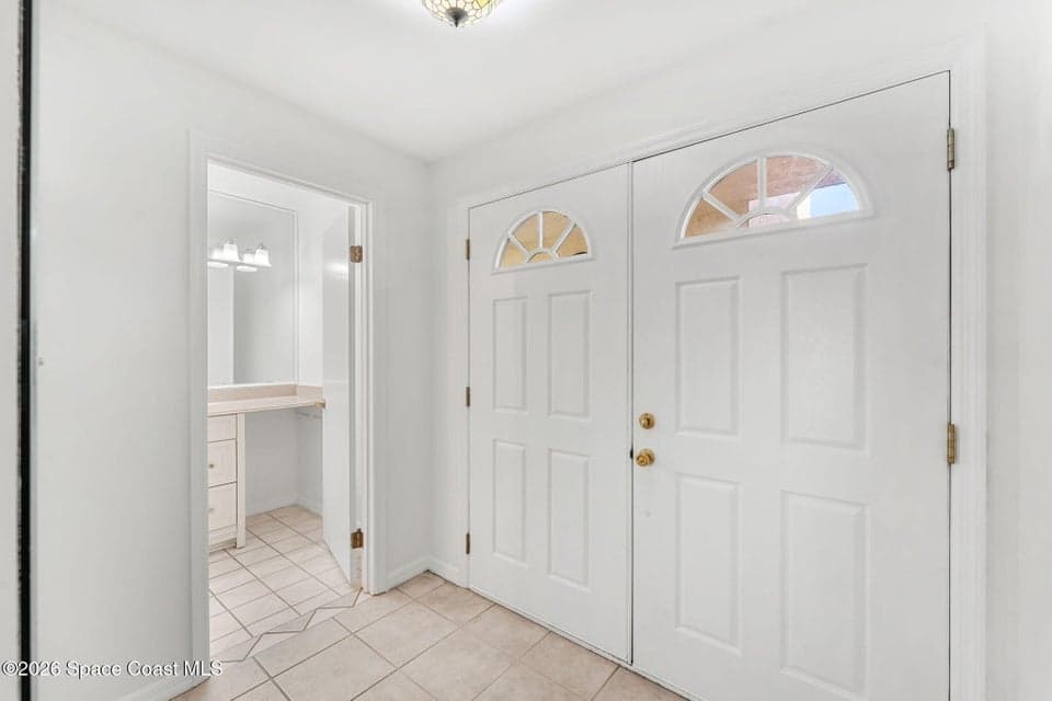 190 Escambia Lane 204, Cocoa Beach, FL 32931 photo 4
