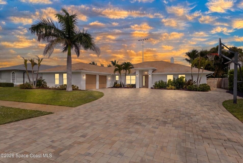 1031 E River Oaks Drive, Indialantic, FL 32903 photo 2