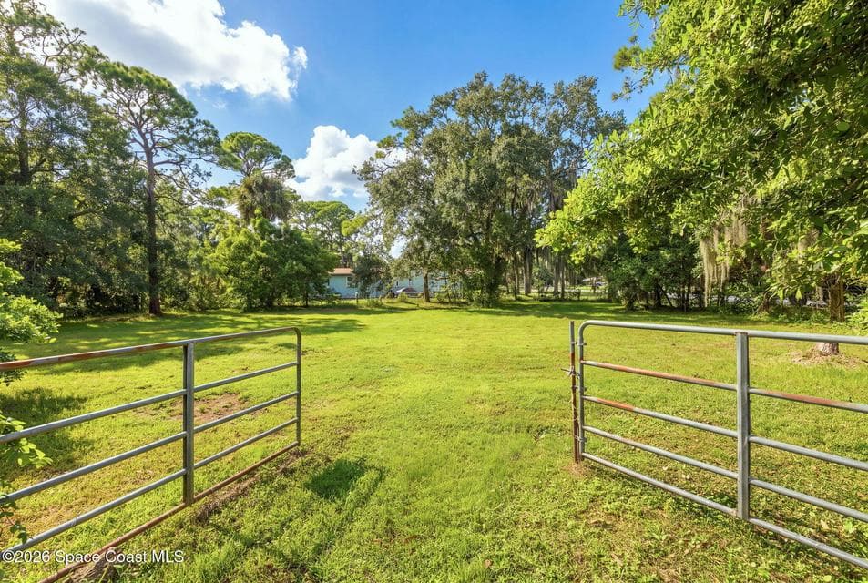 4295 Lakeridge Drive, Melbourne, FL 32934 photo 3