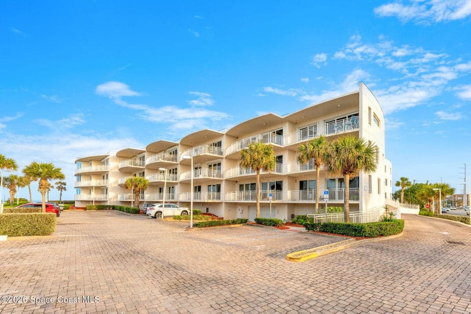 601 N Miramar Avenue 102, Indialantic, FL 32903