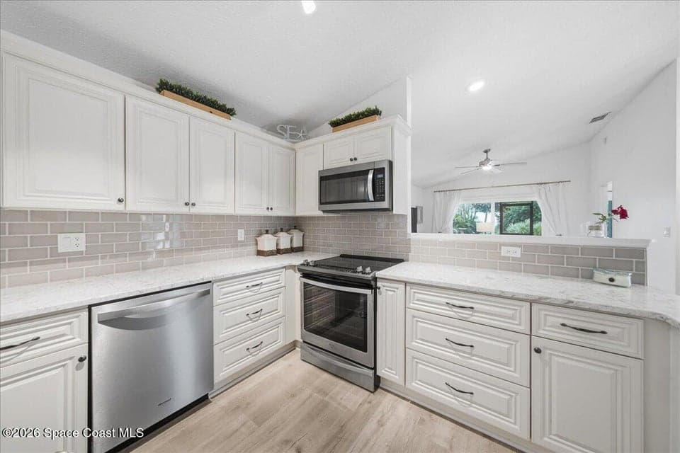 527 Oak Mont Place, Melbourne, FL 32940 photo 5