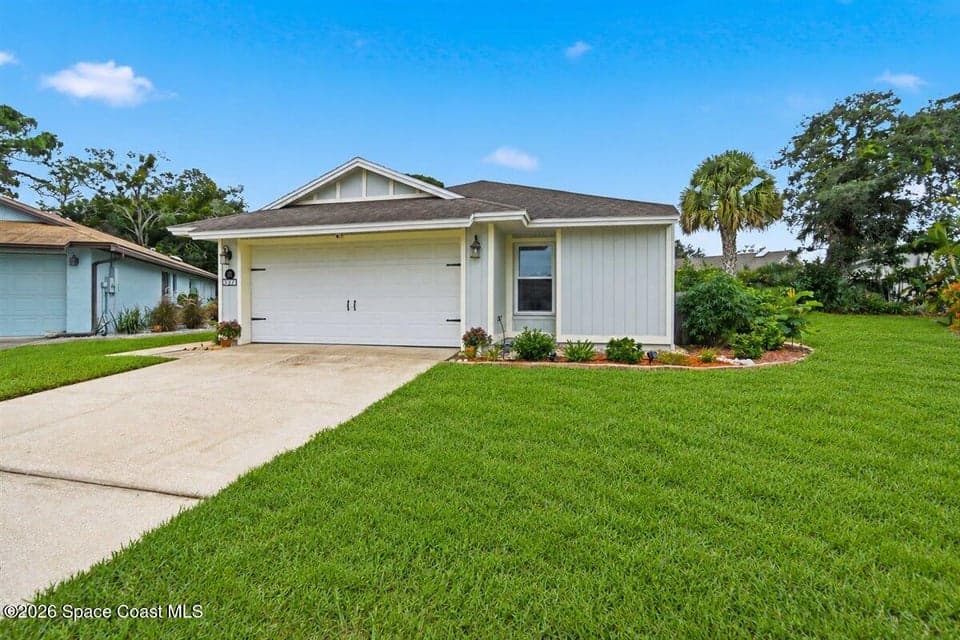 527 Oak Mont Place, Melbourne, FL 32940 photo 2