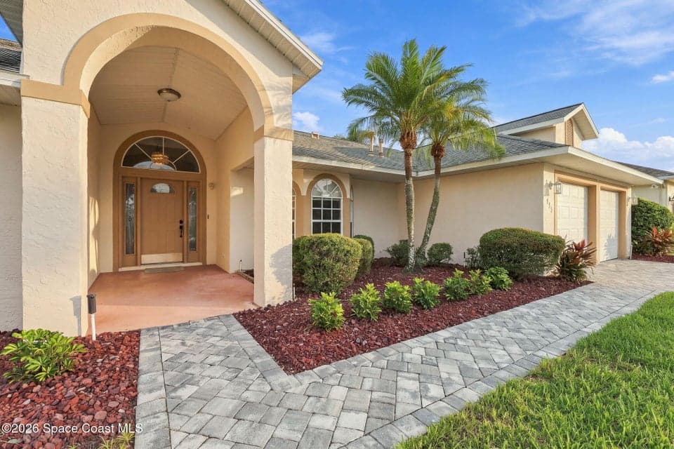 995 Wildwood Drive, Melbourne, FL 32940 photo 2