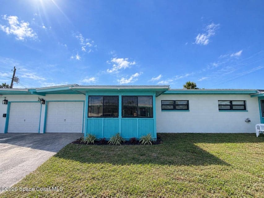 Condo for sale at 451 S Brevard Avenue 14, Cocoa Beach, FL 32931 – 2 bed, 1 bath, photo 4