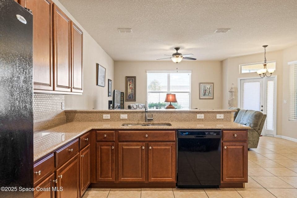 Condo for sale at 3257 Arden Circle, Melbourne, FL 32934 – 4 bed, 3 bath, photo 4