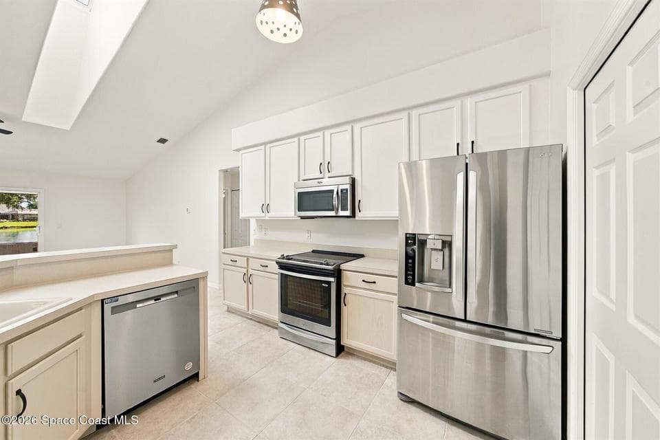 Home for sale at 423 Vizcaya Court, Melbourne, FL 32940 – 3 bed, 2 bath, photo 5