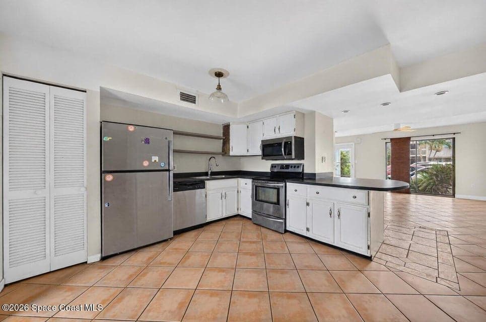 Condo for sale at 1800 S Orlando Avenue 18, Cocoa Beach, FL 32931 – 2 bed, 2 bath, photo 6