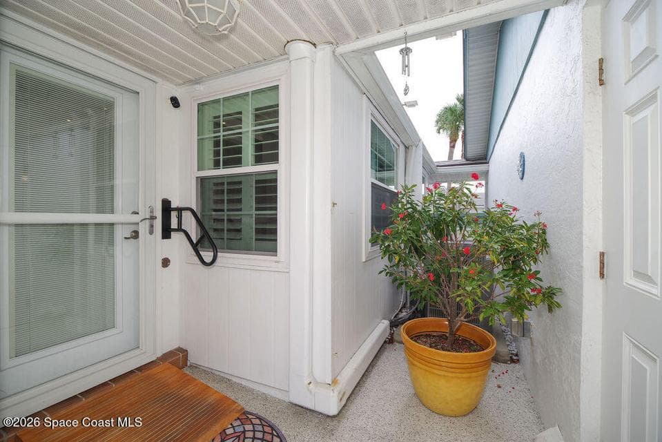 Condo for sale at 290 Paradise Boulevard 17, Indialantic, FL 32903 – 2 bed, 2 bath, photo 5