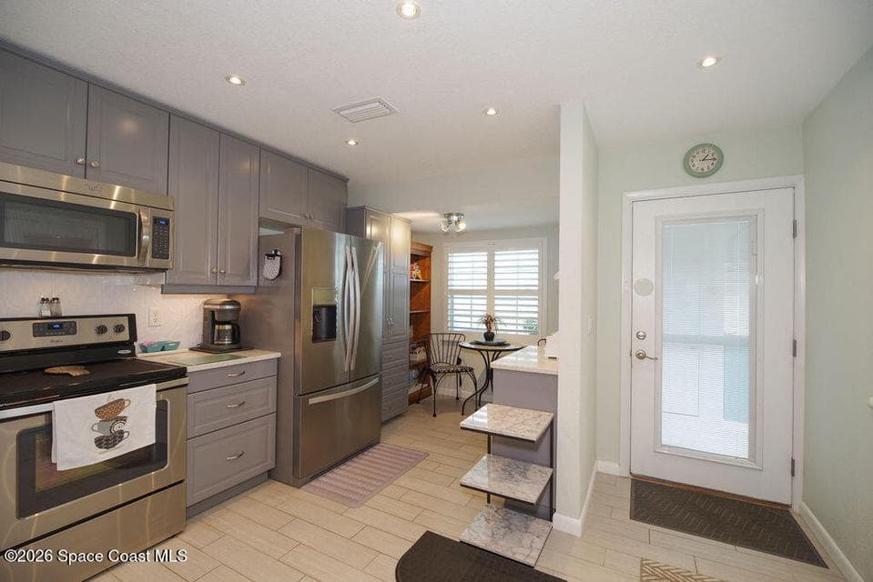 Condo for sale at 290 Paradise Boulevard 17, Indialantic, FL 32903 – 2 bed, 2 bath, photo 6
