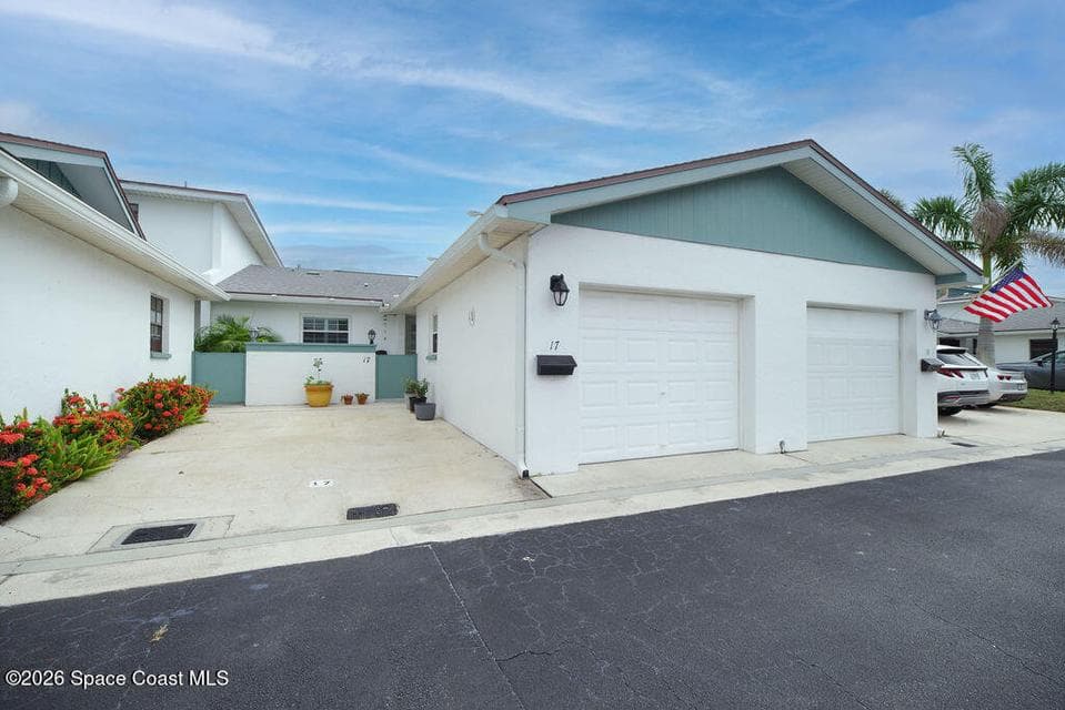 Condo for sale at 290 Paradise Boulevard 17, Indialantic, FL 32903 – 2 bed, 2 bath