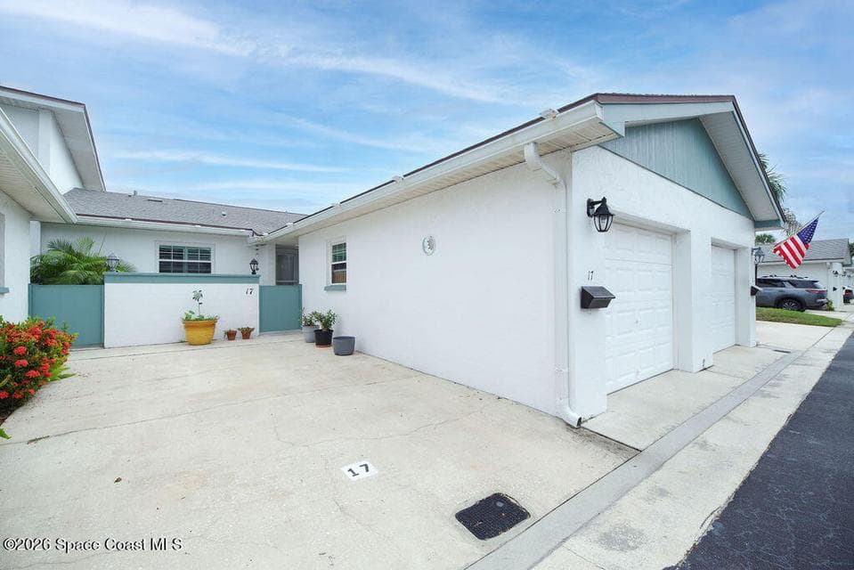 Condo for sale at 290 Paradise Boulevard 17, Indialantic, FL 32903 – 2 bed, 2 bath, photo 2