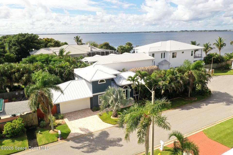 Home for sale at 185 Sandy Shoes Drive, Melbourne Beach, FL 32951 – 3 bed, 2 bath, photo 2
