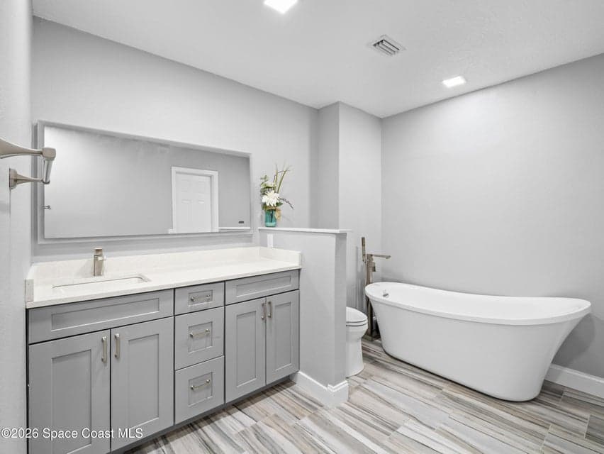 Home for sale at 2163 Dryden Court, Melbourne, FL 32935 – 5 bed, 3 bath, photo 4