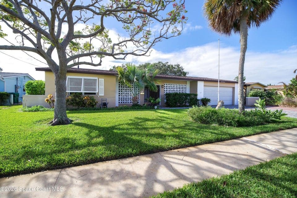 Home for sale at 444 Cardinal Drive, Satellite Beach, FL 32937 – 3 bed, 3 bath, photo 3