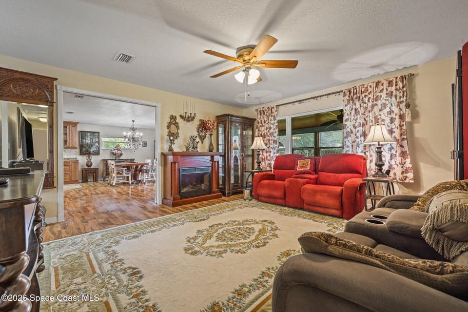 Home for sale at 309 Barton Avenue, Melbourne, FL 32901 – 3 bed, 2 bath, photo 5