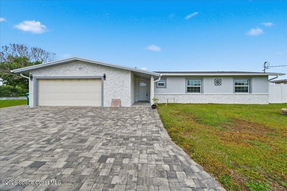 Home for sale at 415 Island Drive, Merritt Island, FL 32952 – 4 bed, 4 bath, photo 2